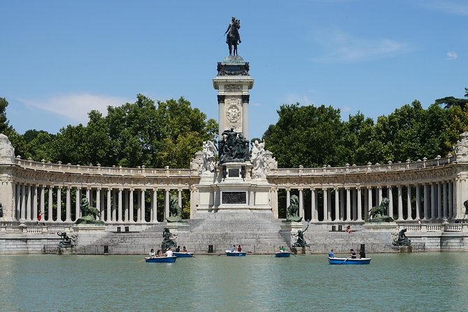 Madrid Royal Palace & Retiro Park Tour with Optional Tapas - How the guides shape the experience