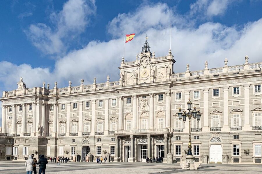 Madrid: Royal Palace Tour, Flamenco Show, & Tapas with Drink - Starting at Opera and reaching the Royal Palace