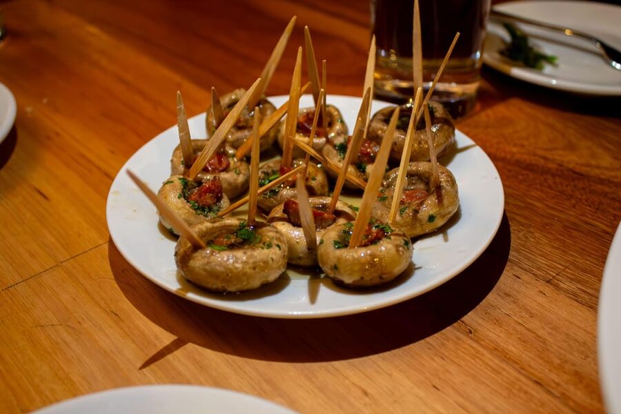 Madrid's Iconic Tapas, Taverns & History Experience - Walking through Barrio de las Letras