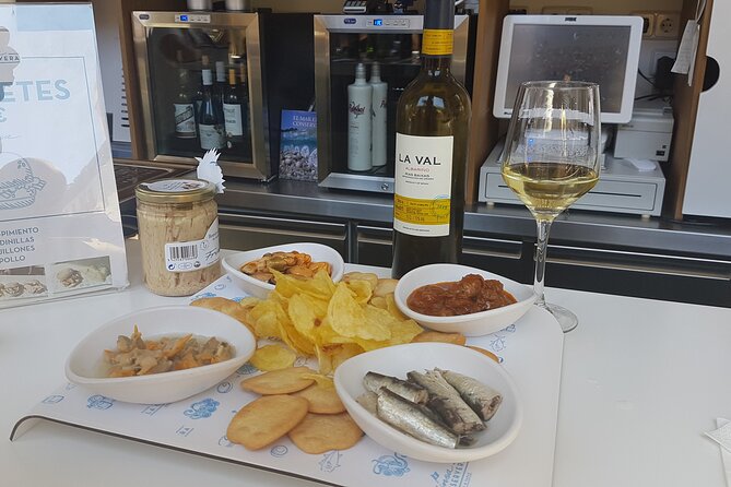 Madrid Small Group Tapas Tour at 4 Venues -Lunch or Dinner - Small groups make the meal better