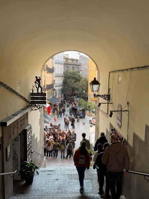 Madrid: Small Group Tour with Tapas & Drinks - Group size, languages, and access