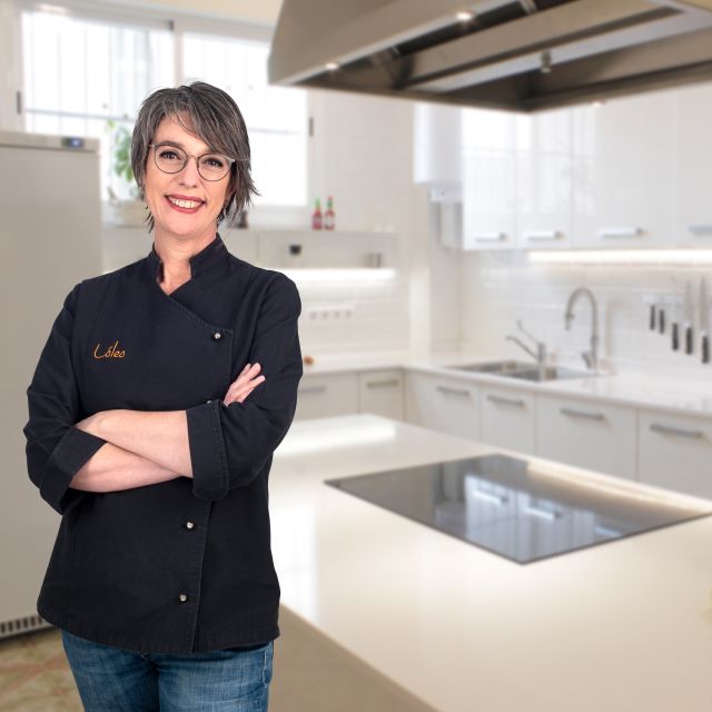 Madrid: Tapas & Paella Cooking Class with Expert Chef - Arriving at the Private Kitchen on Calle Valderribas