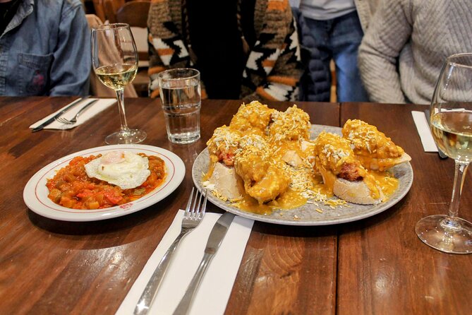 Madrid Tapas, Wine and History Tour - Small groups make the meal easier