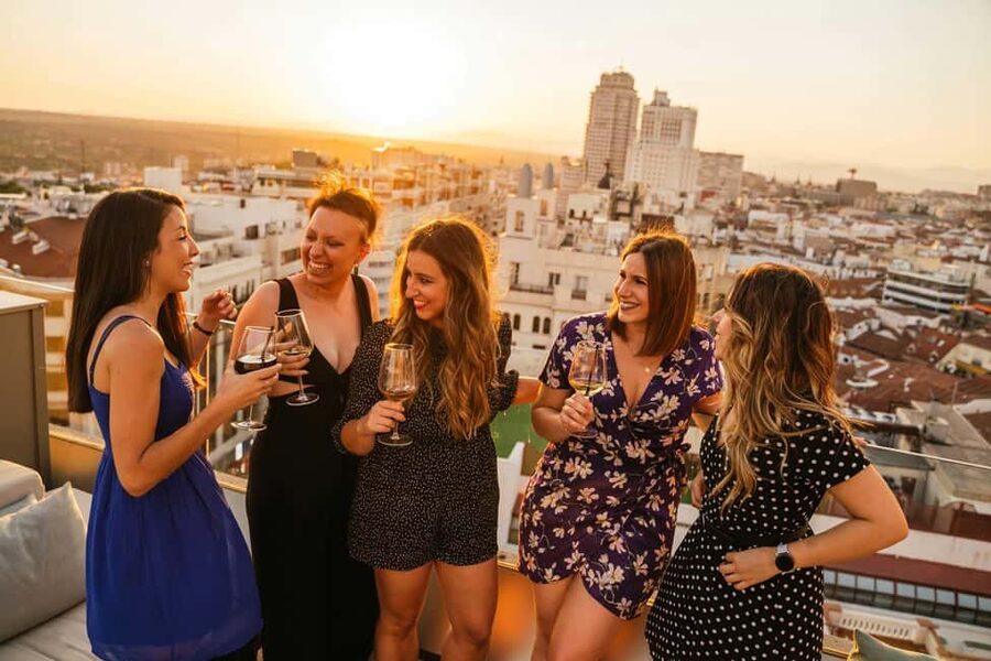 Madrid: Tapas & Wine Tour with Visit to a Rooftop - Why this Madrid food walk works so well