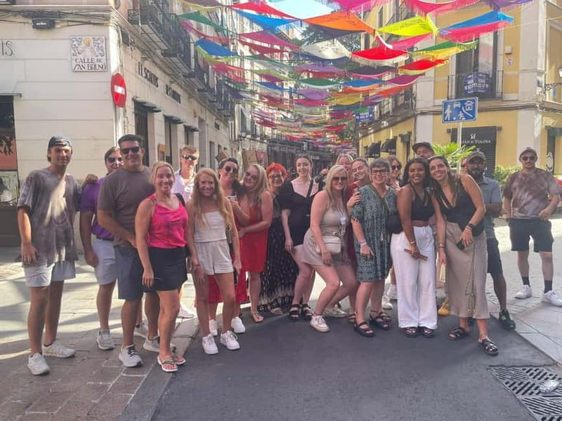 Madrid: Tapas & Wine Tour with Visit to a Rooftop - Las Letras: food, writers, and the first round