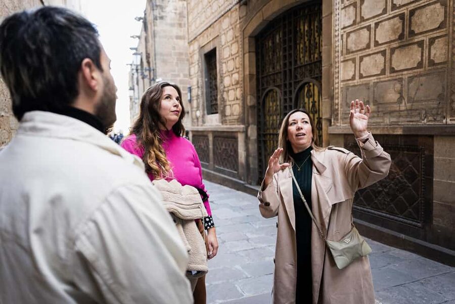 Madrid: The Ultimate Food Tour Tapas & Drinks with a Local - Plaza Mayor and the Calamari Sandwich