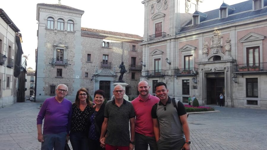 Madrid: Wine & Tapas Lunch tour - Tasting Rioja, Ribera, and Verdejo