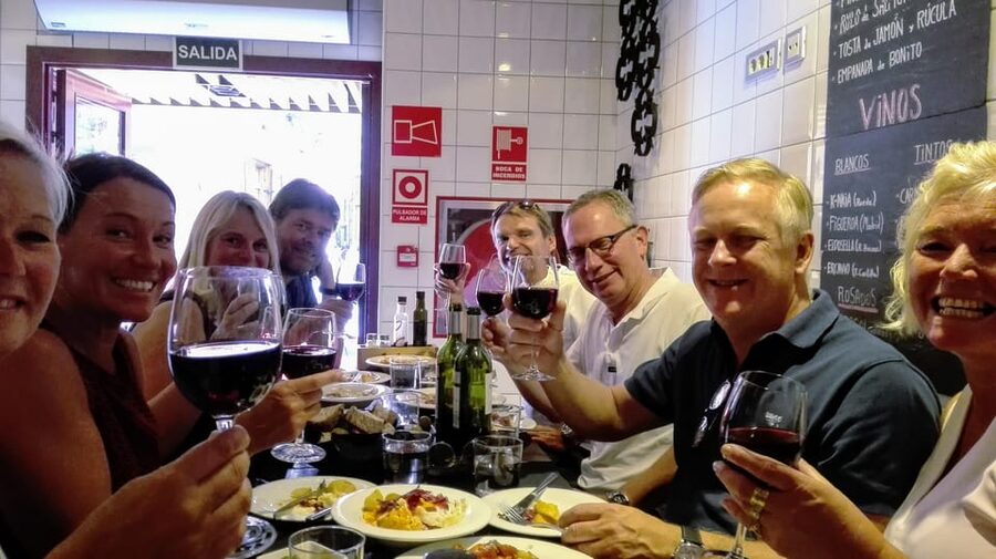 Madrid: Wine & Tapas Lunch tour - Walking through Madrid’s old quarter