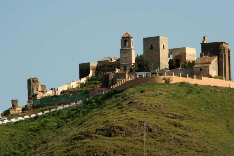 Málaga: Caminito del Rey and Álora Village Tour with Tapas - Walking the Caminito high above the ground