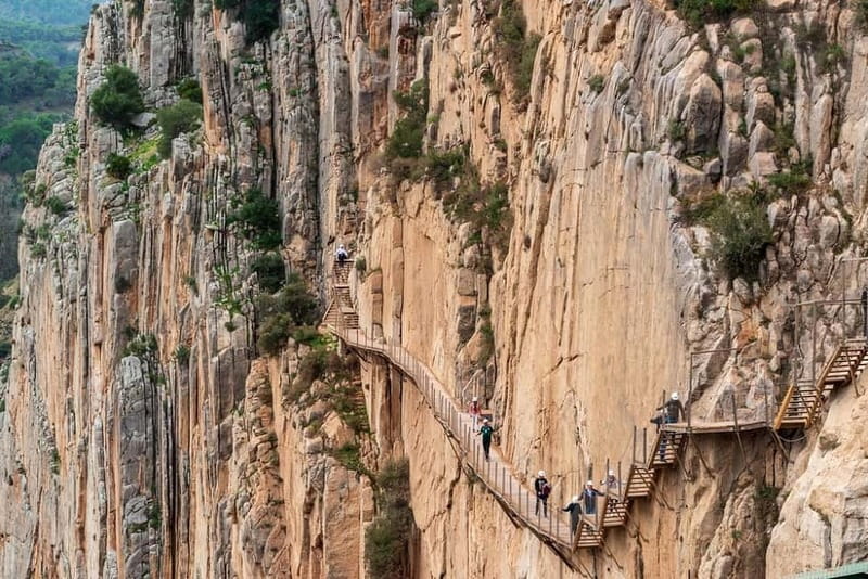 Málaga: Caminito del Rey and Álora Village Tour with Tapas - Why the guide makes a difference
