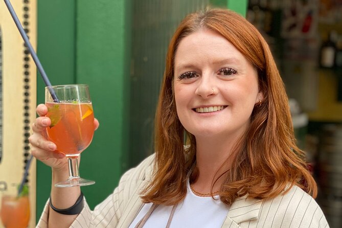 Málaga Evening Tapas Crawl Tour by Food Lover Tour - The guides make the evening work