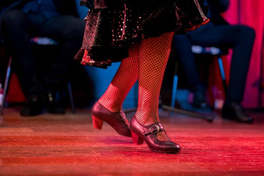 Málaga: Flamenco Course 4pm + 1-Hour Show, 3 Tapas and Drink - The 5:15 PM pause and tapas before the show