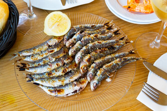Malaga Food Tour: Tapas, Drinks and Delights with a Local - Stop one: a tavern from 1840 on Alameda Principal