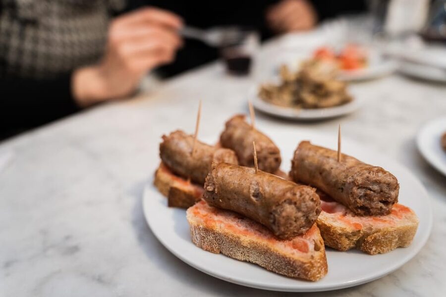 Malaga: Food Tour with Local Guide, Tapas, and Drinks - The first bites: seafood and Málaga’s coastal cooking
