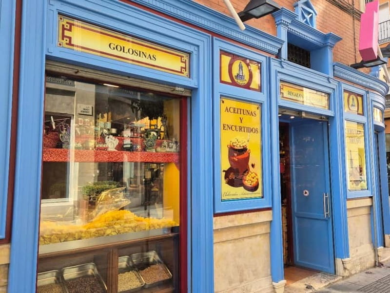 Málaga: Highlights Walking Tour with Drinks and Tapas - Key points at a glance