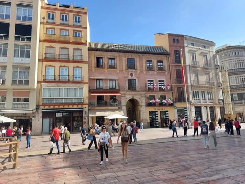 Málaga: Highlights Walking Tour with Drinks and Tapas - Roman Theater and the Alcazaba from the outside