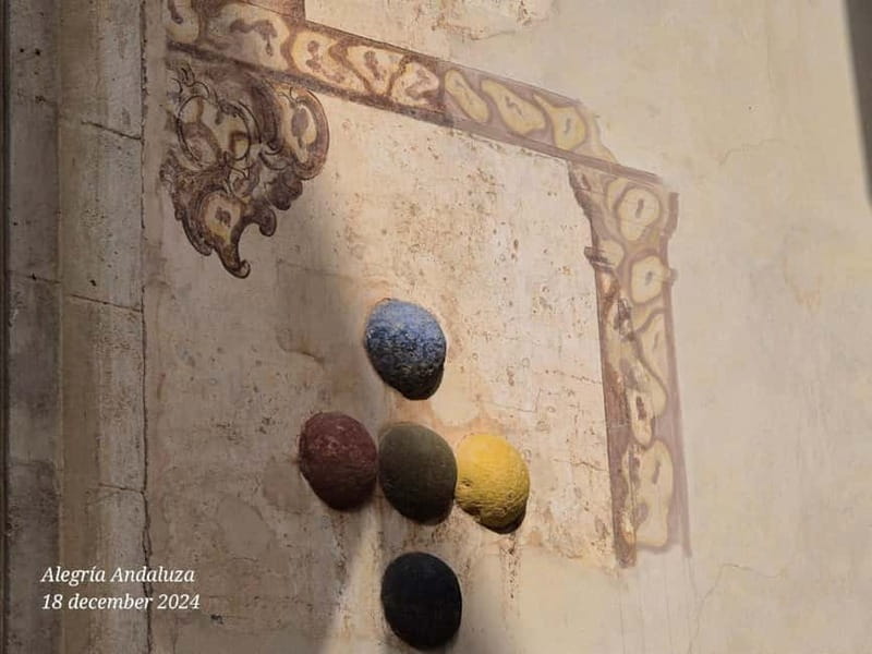 Málaga: Highlights Walking Tour with Drinks and Tapas - Cathedral, Episcopal Square, and the final stroll