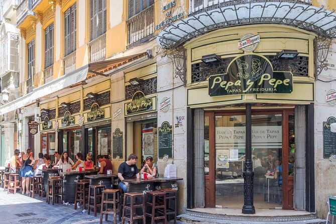Malaga Market Food Tour: Tapas, Drinks, and Local Flavors - The guides make the biggest difference