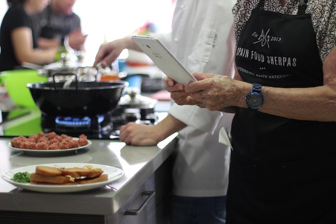 Malaga Tapas Cooking Class - Cooking the Málaga tapas menu