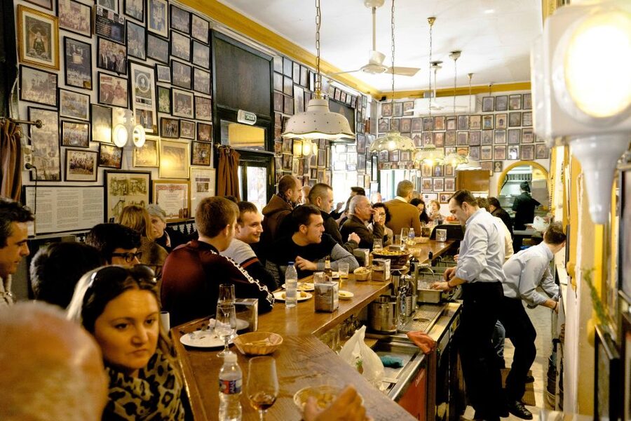 Malaga: Tapas Crawl - Third stop: a different bar and a broader taste