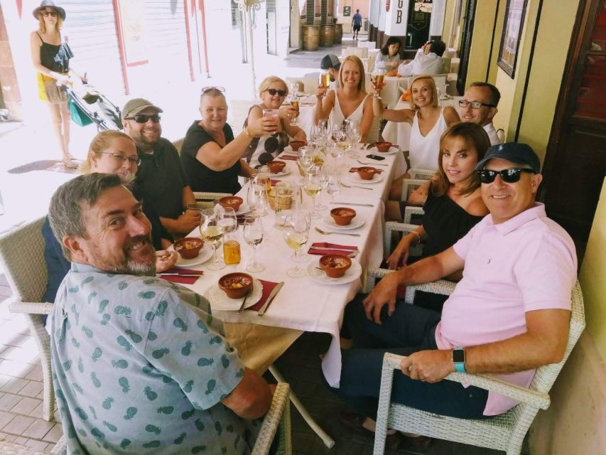 Malaga: Tapas Tasting Tour - Drinks that help explain the meal