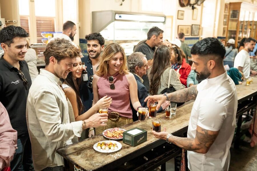 Málaga: Tapas, Wine & Rooftops Private Tour - Starting at Alameda Principal 18