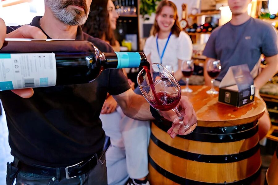 Malaga: Wine and Tapas Tour with Tastings and Drinks - Key points at a glance