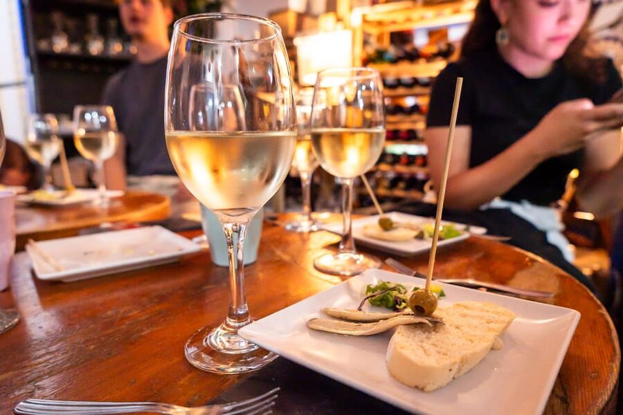 Malaga: Wine and Tapas Tour with Tastings and Drinks - Why this tour works well as a first night in Malaga