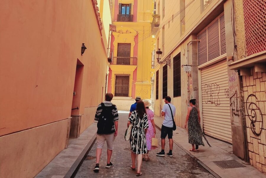 Málaga: Wine & Tapas Tour - The guides are a major part of the value