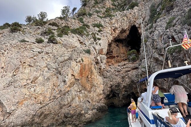 Mallorca Beach & Caves 4hr Boat Trip Drinks, Tapas, SUP & Snorkel - Tapas, sangria, and what is actually served