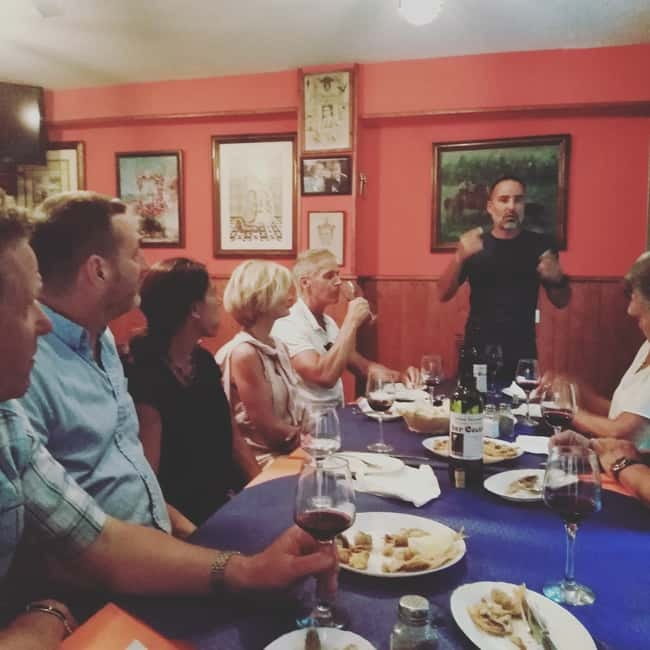 Marbella: Hidden Taverns, Tapas & Wine in the Old Town - Starting beside the fountain at Plaza de los Naranjos