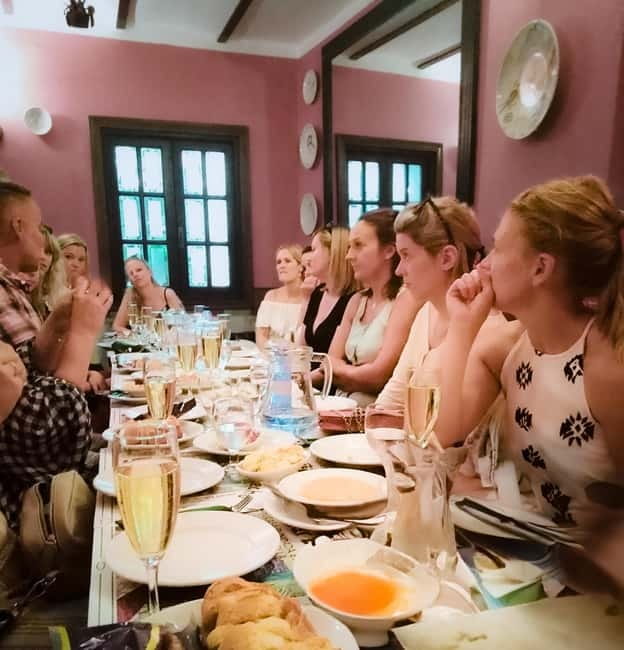 Marbella: Hidden Taverns, Tapas & Wine in the Old Town - The Old Town stories between the plates
