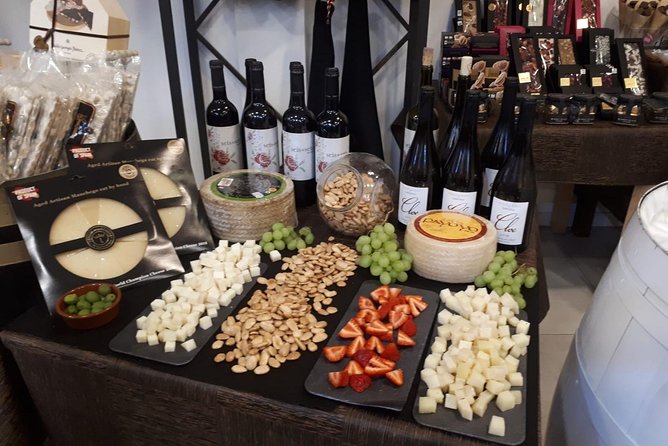 Marbella old town tour with Tapas and Wines - Starting beneath the palms at Parque de la Alameda