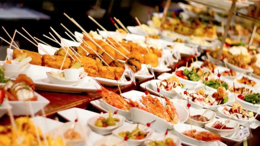 Marbella: Tour of the Old Town with Tapas & Wine - The olive oil tasting in the old town