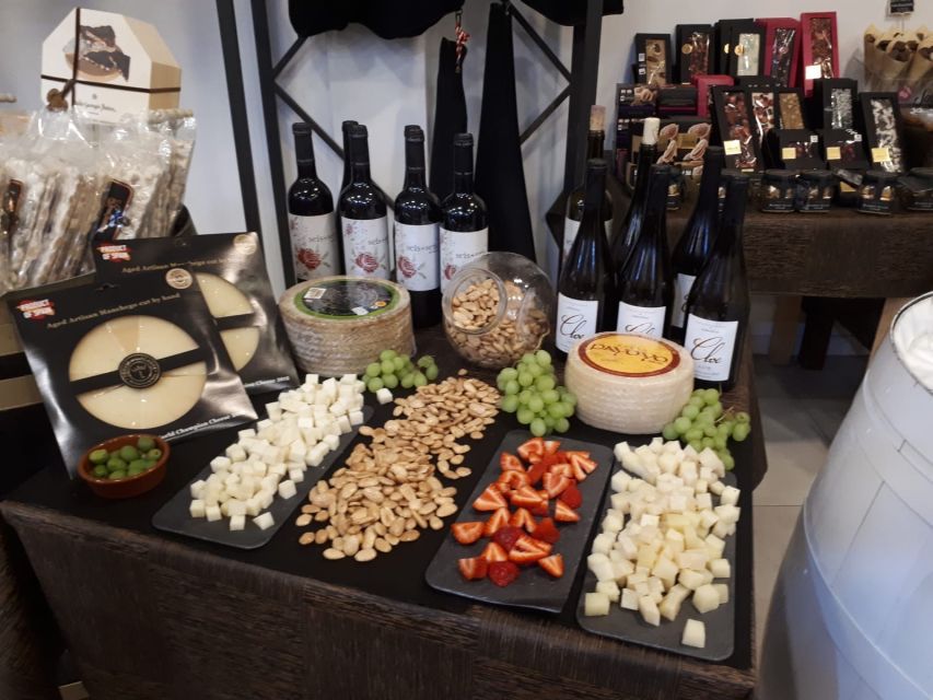 Marbella: Tour of the Old Town with Tapas & Wine - Seeing Marbella before eating