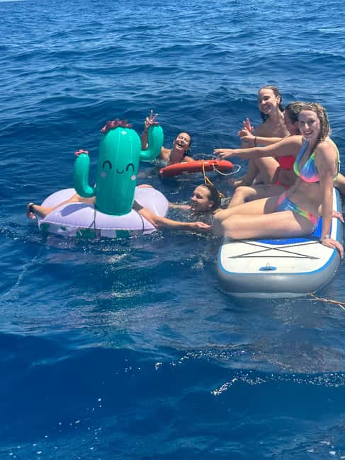 New Sailing / Boat Tour with Free Drinks and Tapas - Tapas and unlimited drinks on board