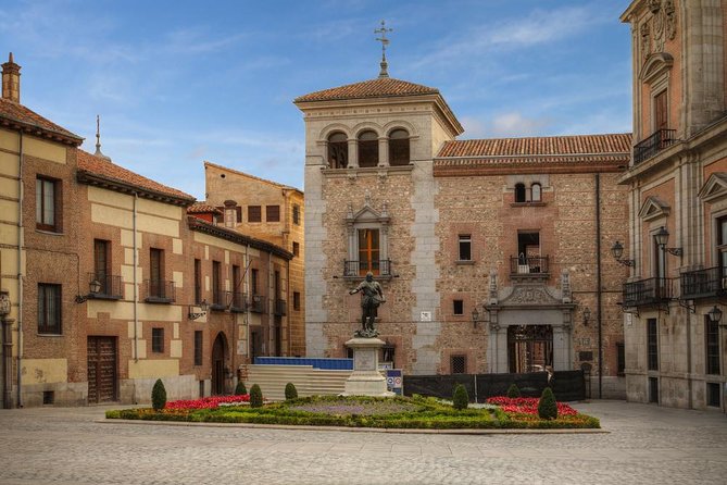 Old Madrid Tapas and Fine Wine Small Group Tour - Key points at a glance