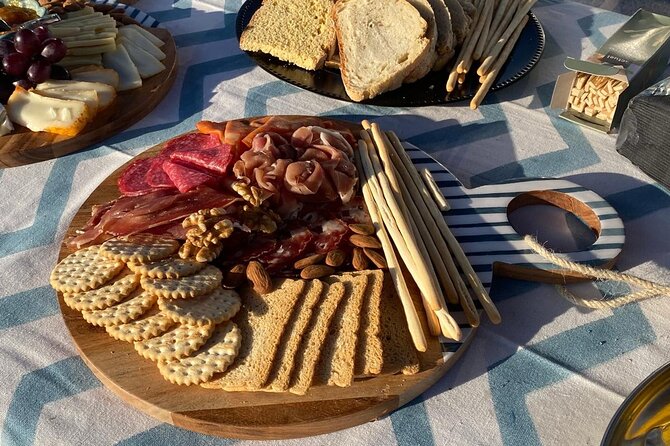 Olhão: Private Boat Tour, at Sunset with Oysters/Tapas and Drinks - Culatra Island and the rhythm of island life