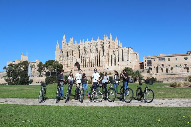 Palma de Mallorca 3-Hour Highlights and Tapas Tasting Bike Tour - Why a bike is a smart way to see Palma