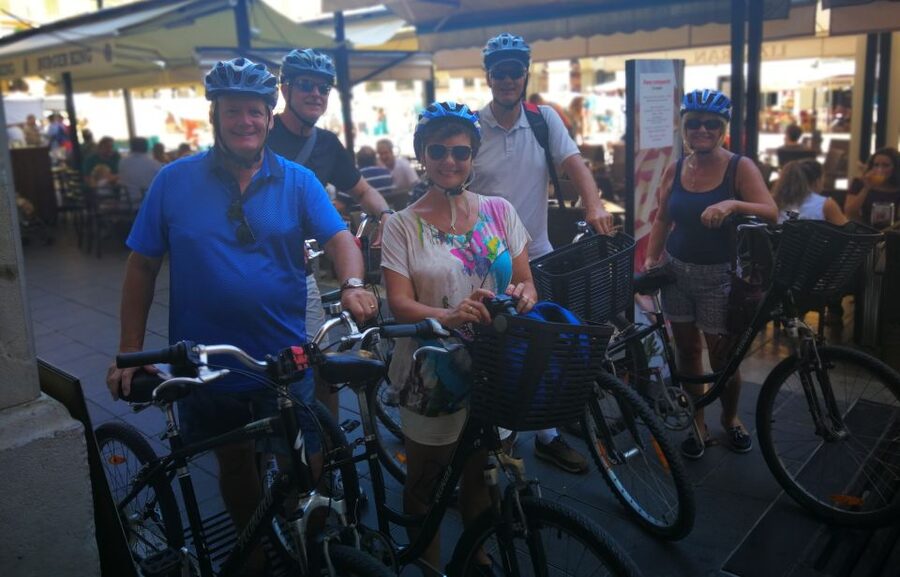 Palma de Mallorca: Guided Bicycle Tour with Tapas & a Drink - Key things to know before booking