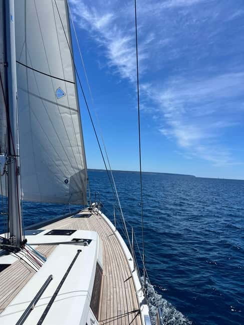 Palma de Mallorca: Sailing Tour with Drinks and Tapas - Setting sail from Club de Mar