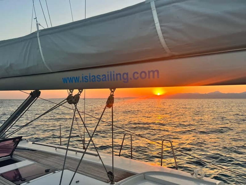 Palma de Mallorca: Sailing Tour with Drinks and Tapas - What the boat and service are like