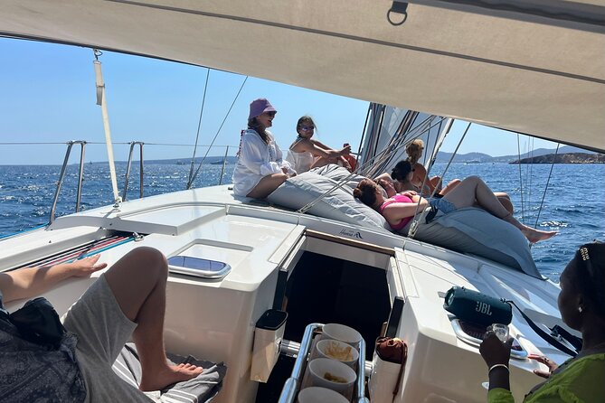 Palma de Mallorrca: Sailing tour with drinks, tapas & snorkeling. - Captain Mark and the tone on board