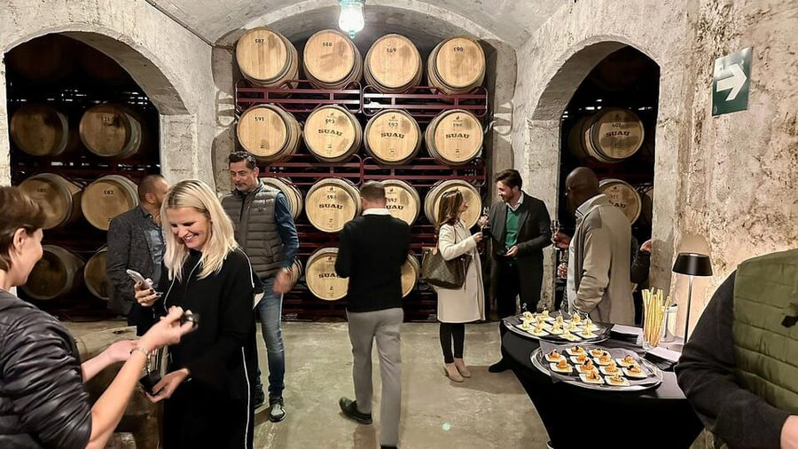 Palma: Distillery Tour with 6 Spirits and Tapas Tasting - Gourmet tapas make the tasting feel complete
