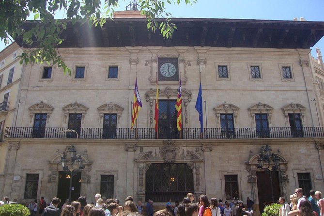 Palma old town tour with Wine & Tapas Tastings - A Traditional Tapas Bar Near Plaza España