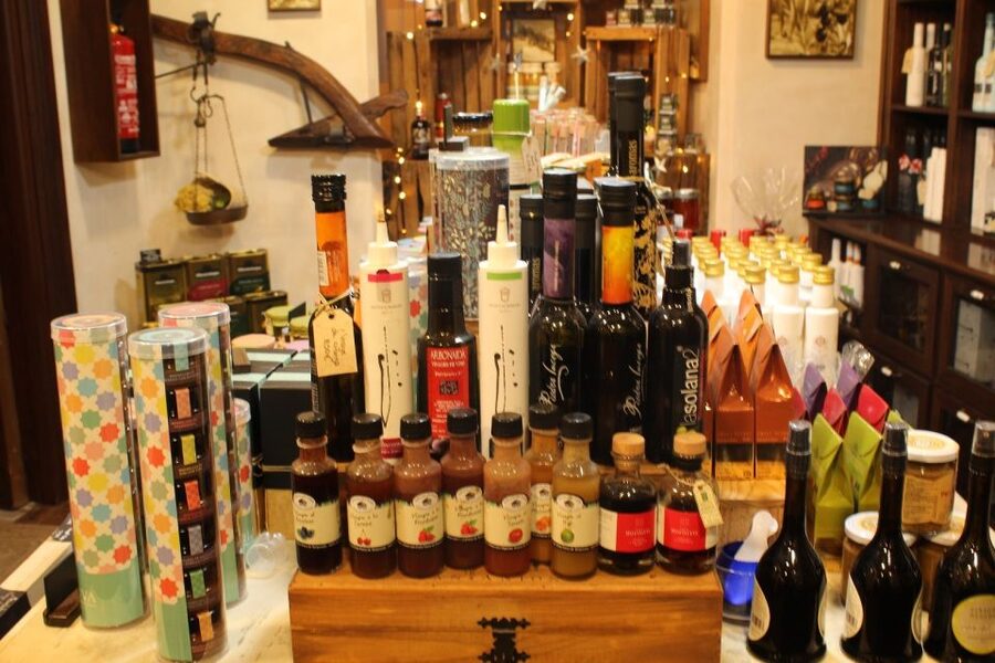 Palma Tour with Wine and Tapas Tasting - Olive oil, ham, cheese, and more