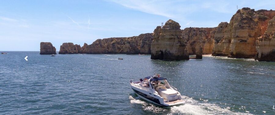 ponta da piedade 2h luxury charter with drinks and tapas - Key points at a glance