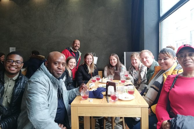 Porto Tapas and Vinho Verde Tour - Petiscos, pastries, and the first glasses of wine