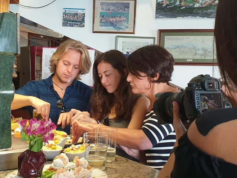 Premium Evening Pintxos Tour in San Sebastian’s Old Town - Guides who explain more than the menu