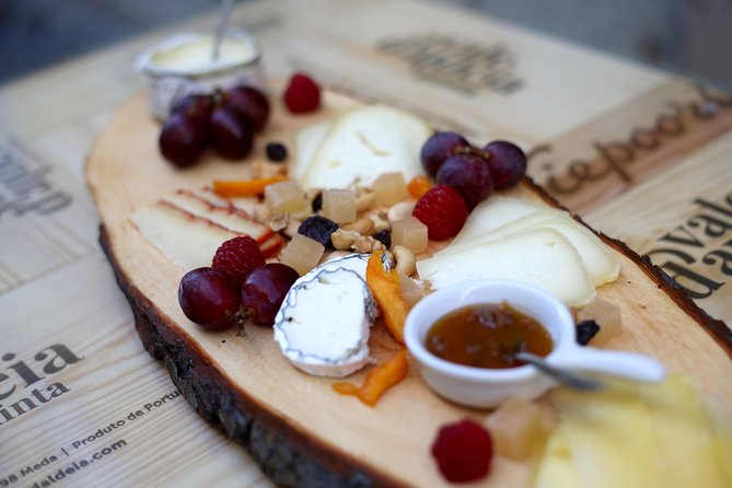 Premium Lisbon Wine and Tapas Tasting - What happens during the two-hour tasting